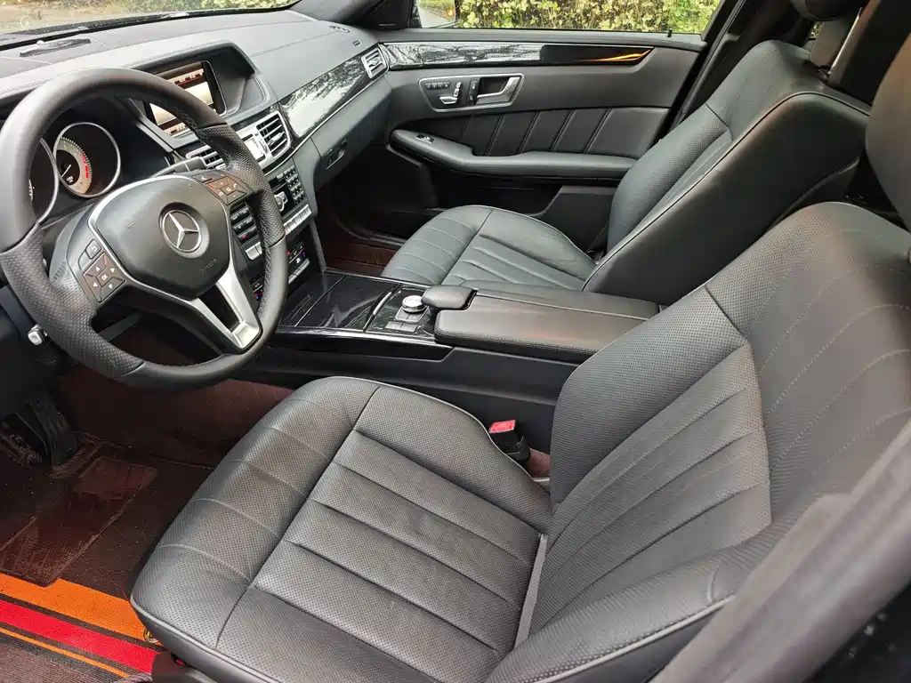 Mercedes-Benz E-Class — миниатюра 6