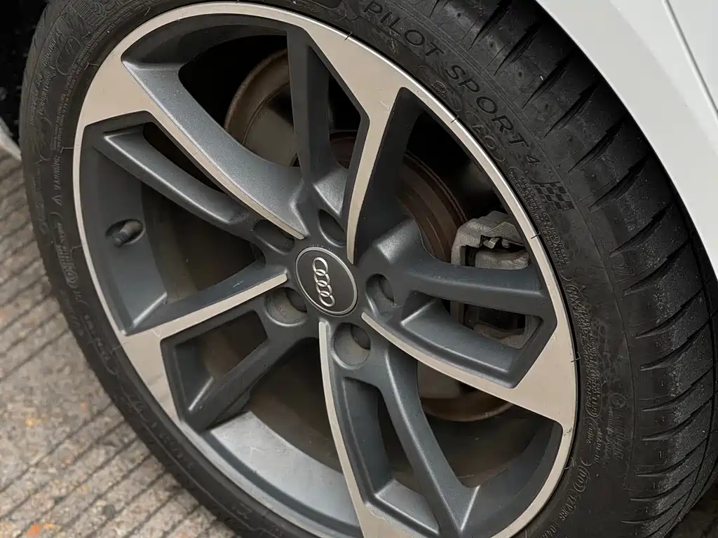 Audi A4L — миниатюра 12
