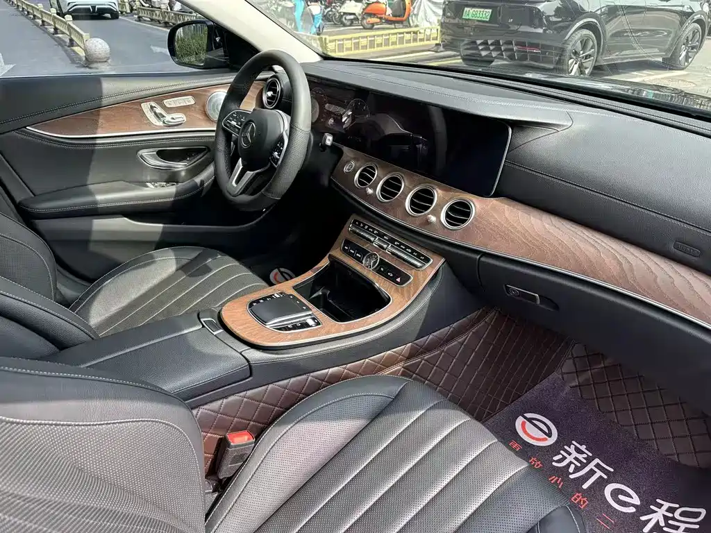 Mercedes-Benz E-Class — миниатюра 9