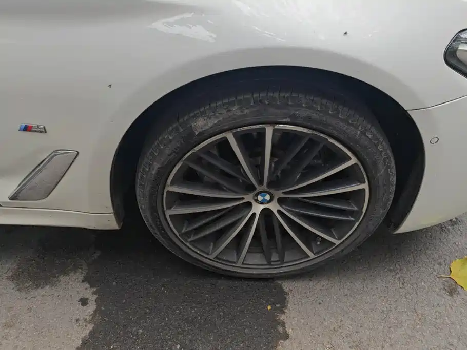 BMW 5 Series — миниатюра 6