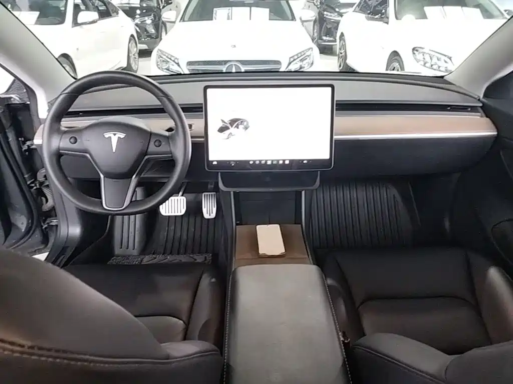Tesla Model 3 — миниатюра 10