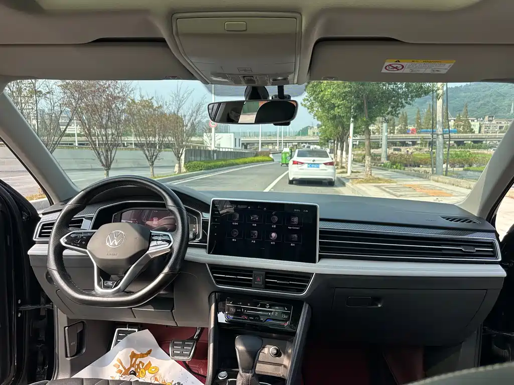 Volkswagen Tiguan L — миниатюра 14