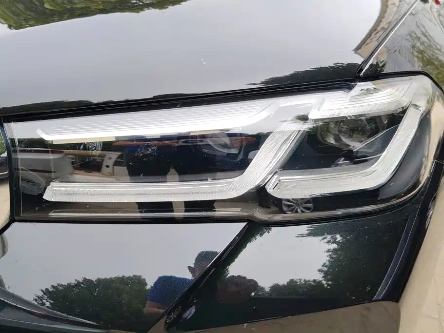 BMW 5 Series — миниатюра 5