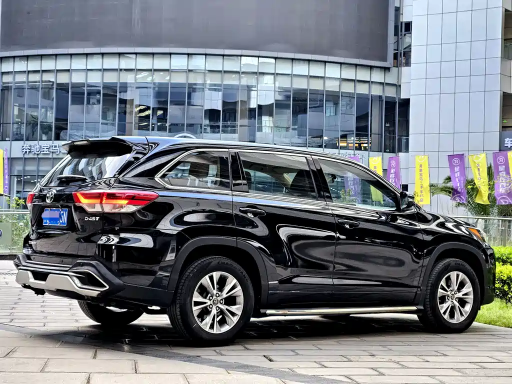 TOYOTA HIGHLANDER