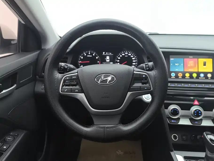 Hyundai Elantra — миниатюра 15