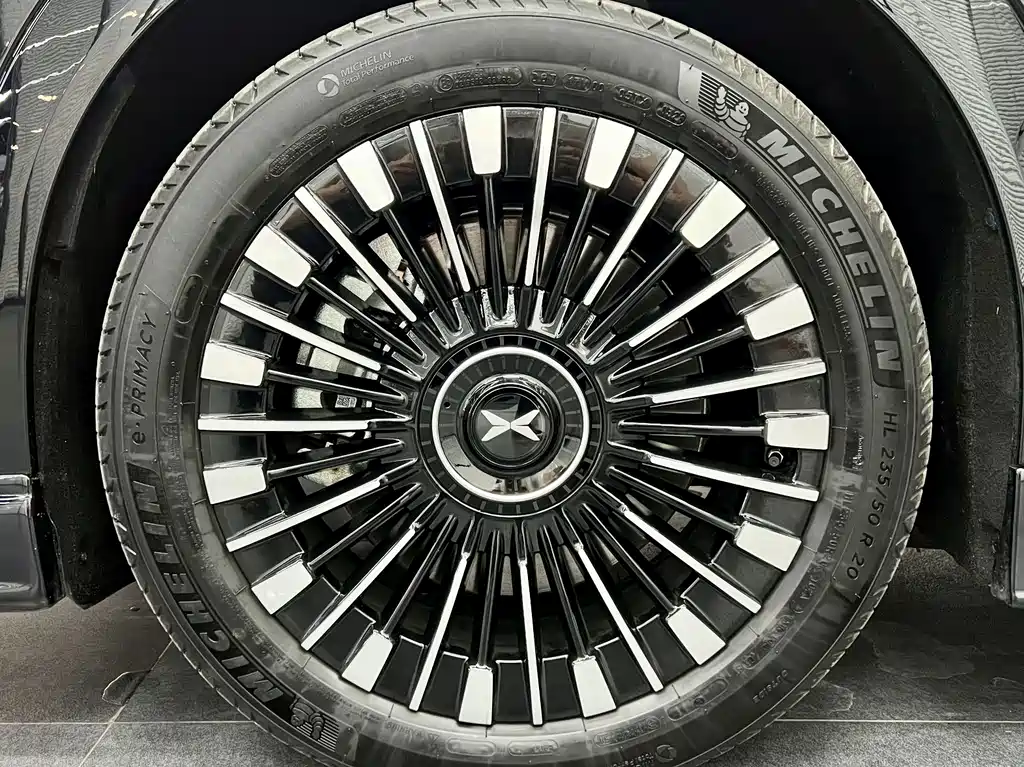 XPeng X9 — миниатюра 17