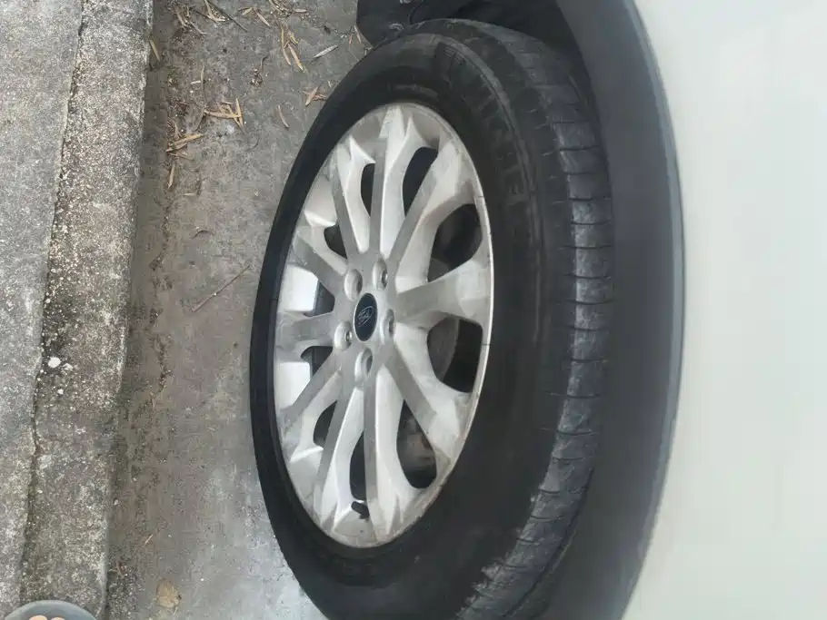 Ford Kuga — миниатюра 6