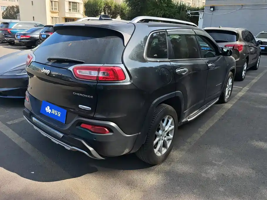 Jeep Cherokee — миниатюра 3