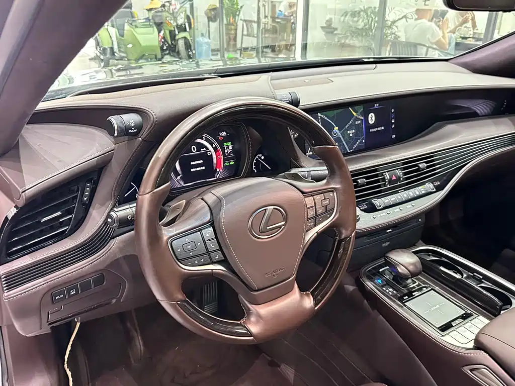 Lexus LS 2020 500h Luxury VI