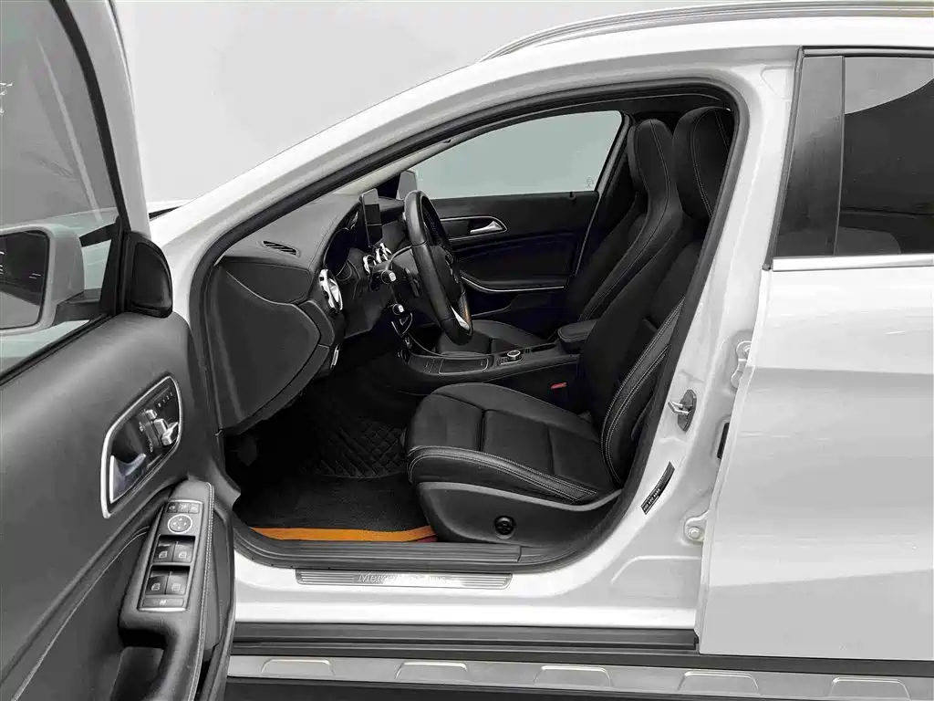 Mercedes-Benz GLA — миниатюра 6