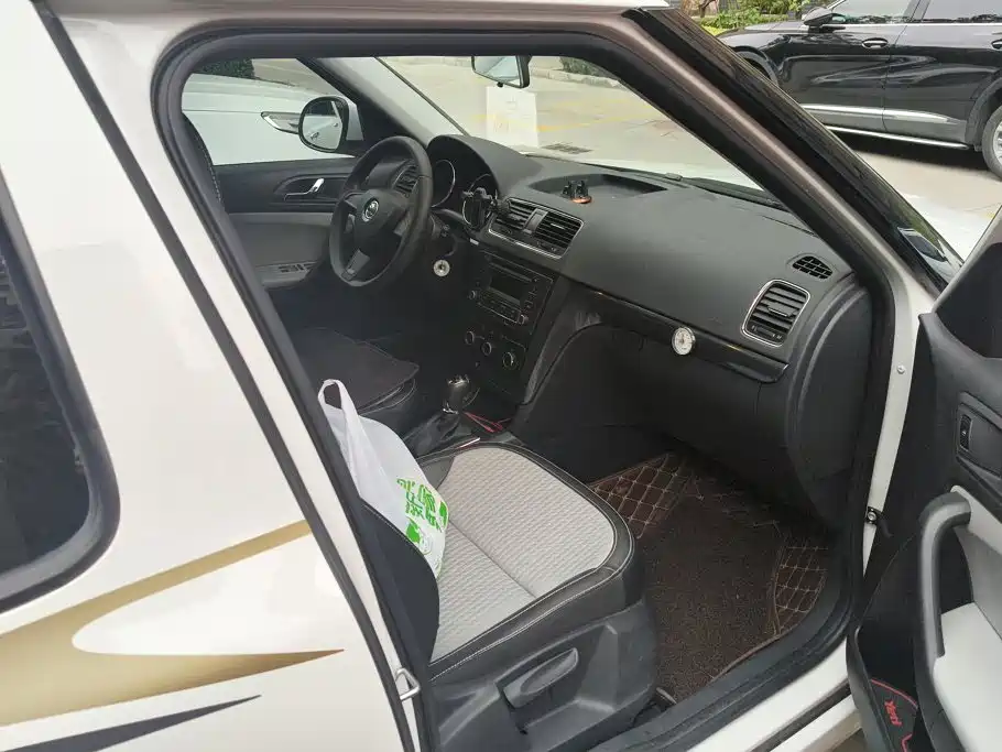 Skoda Yeti — миниатюра 8