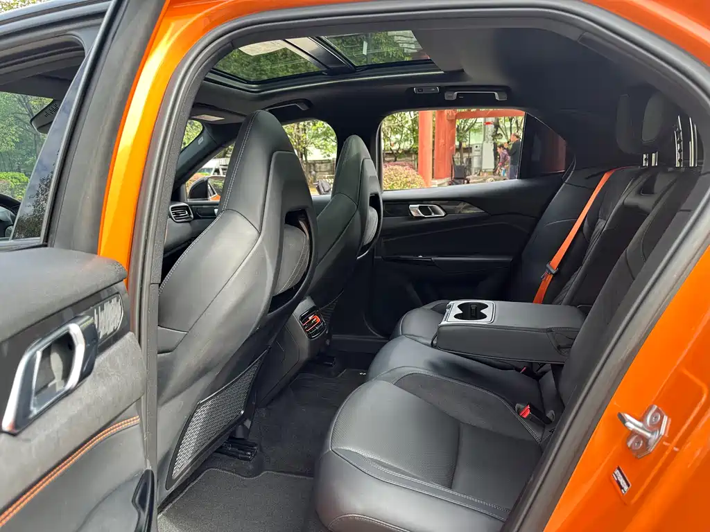 LYNK & CO. 02 HATCHBACK