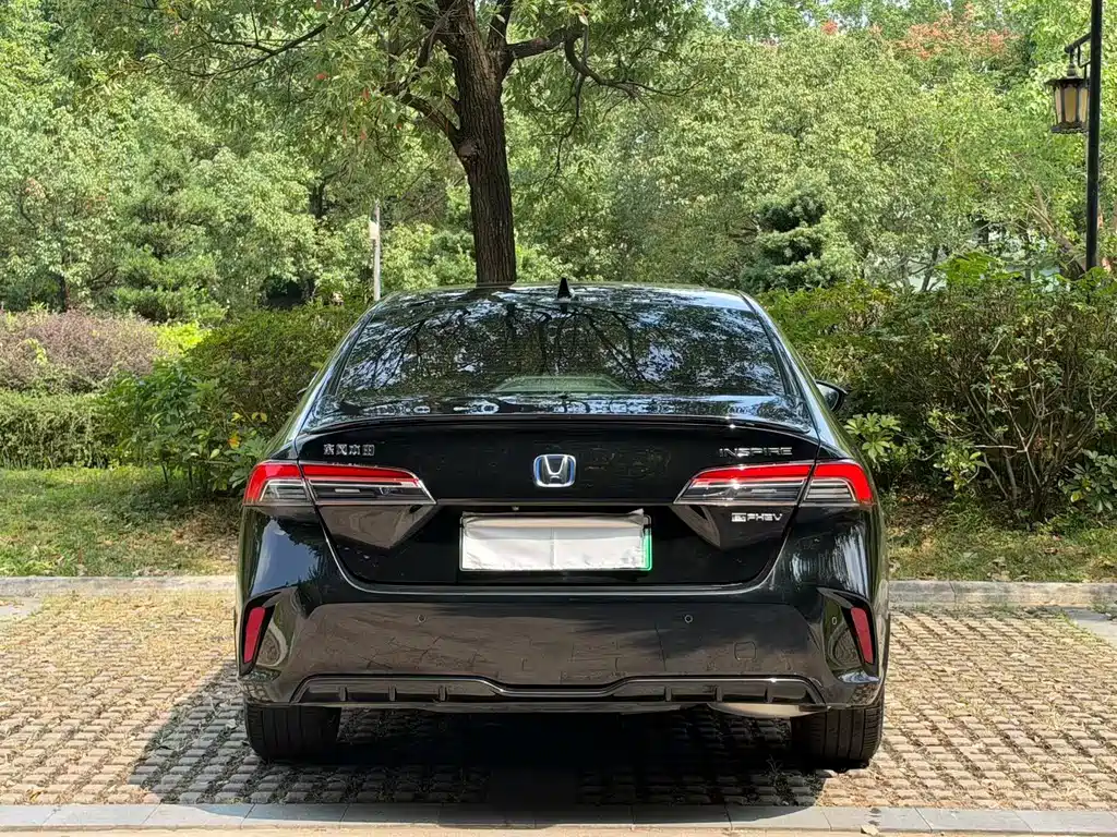 Honda Inspire PHEV — миниатюра 8