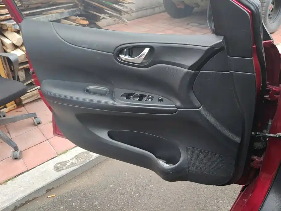 Nissan Tiida — миниатюра 7