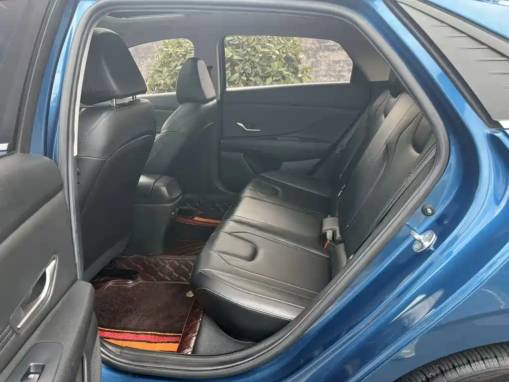 Hyundai Elantra — миниатюра 7