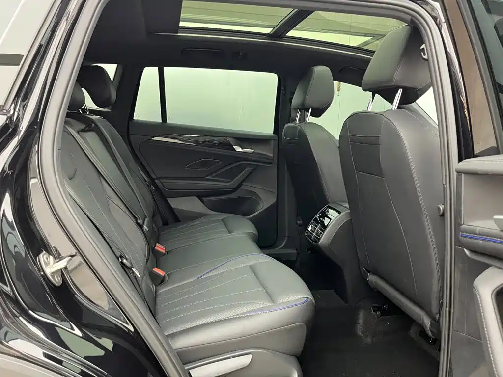 Volkswagen Tiguan L — миниатюра 16
