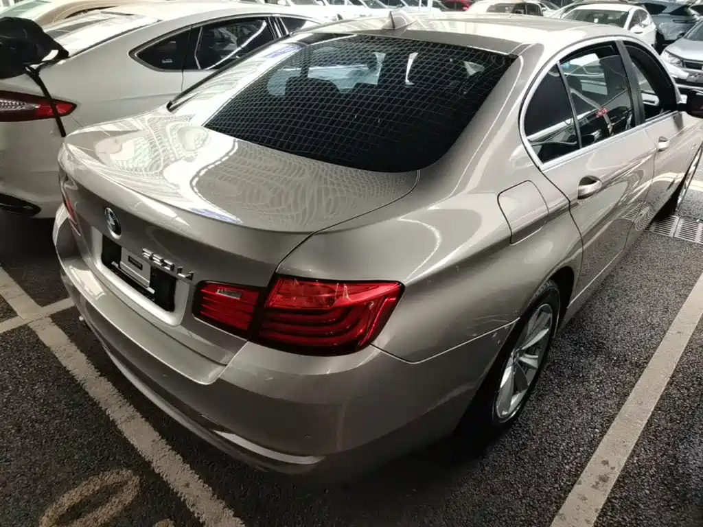 BMW 5 Series — миниатюра 7