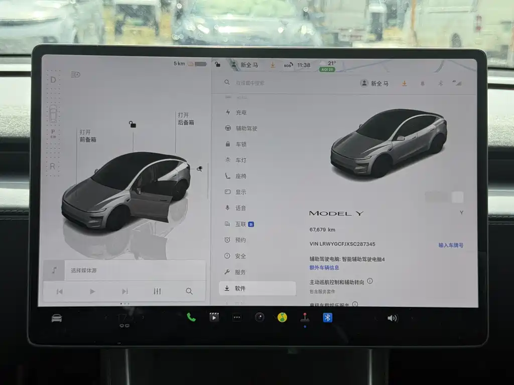 Tesla Model Y — миниатюра 16