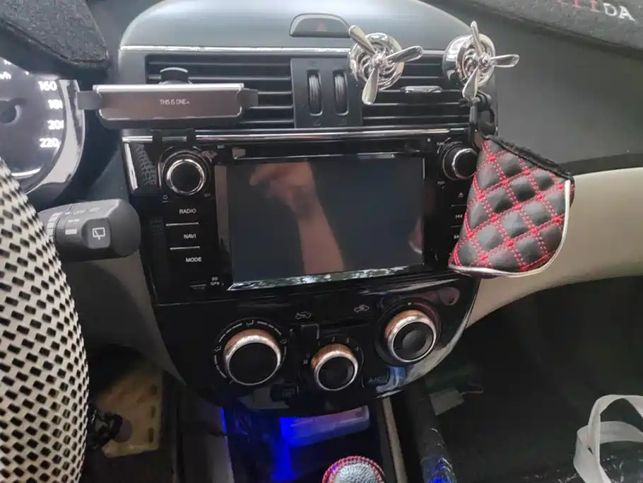 Nissan Tiida — миниатюра 13