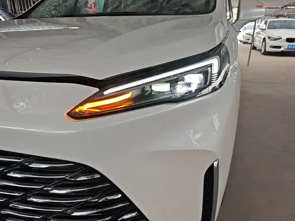 Buick GL8 Hybrid — миниатюра 24
