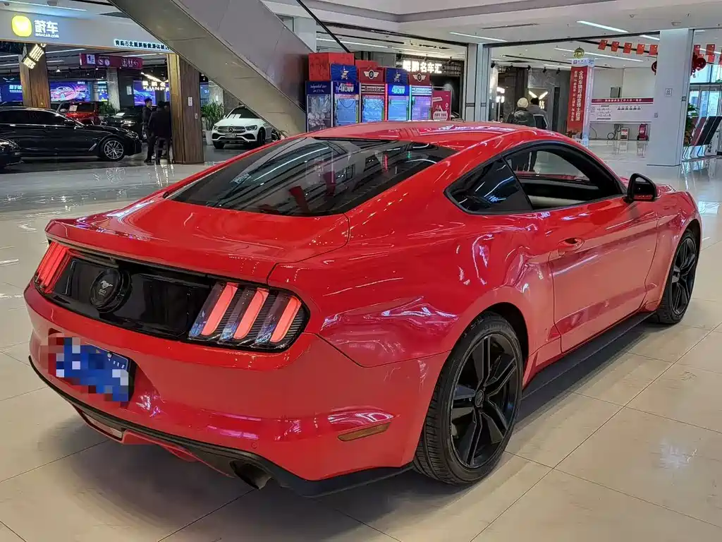 FORD MUSTANG