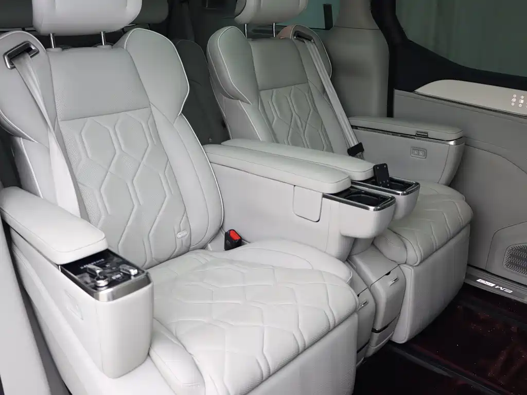 Volvo EM90 — миниатюра 13