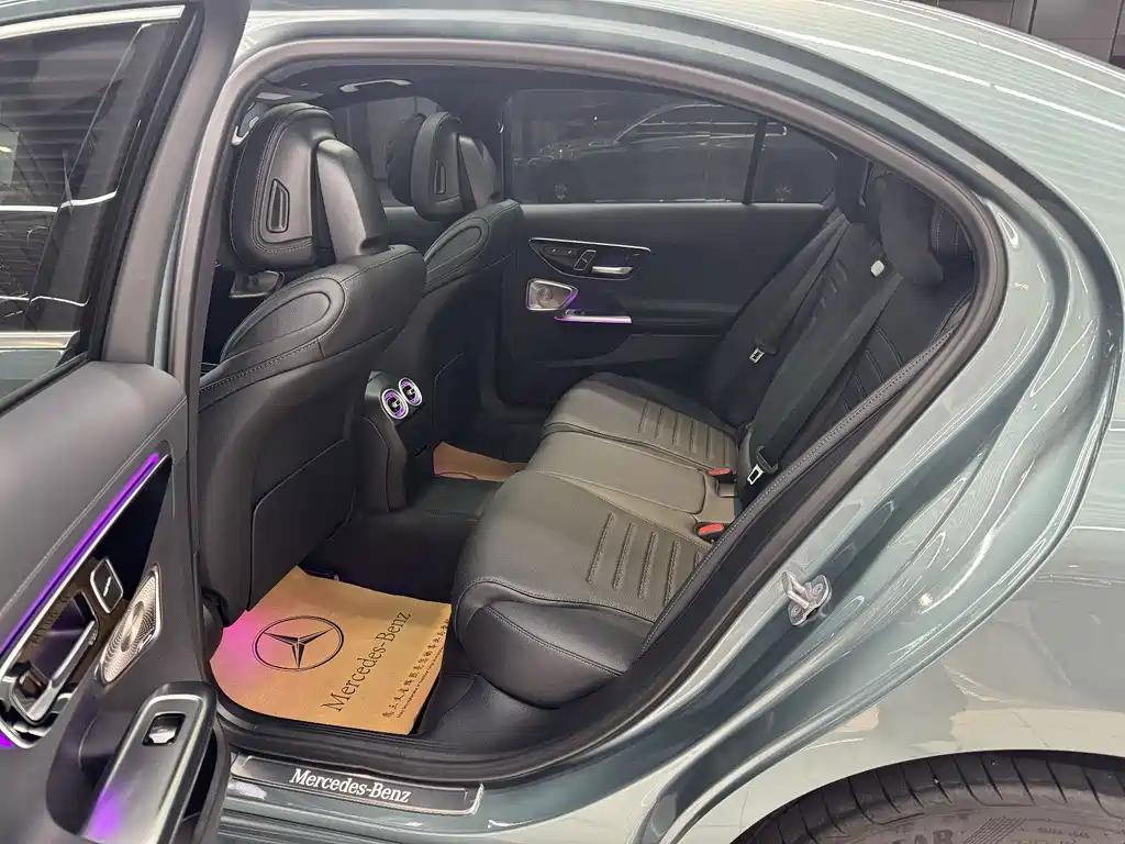 Mercedes-Benz C-Class — миниатюра 13