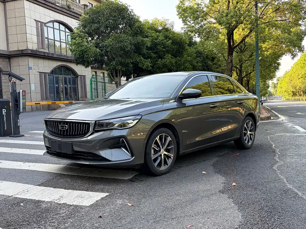 Geely Emgrand 2022