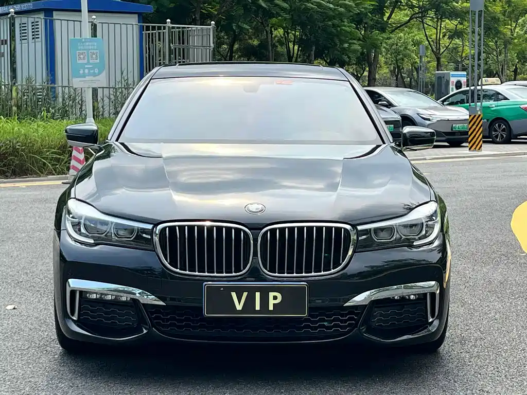 BMW 7 Series — миниатюра 2