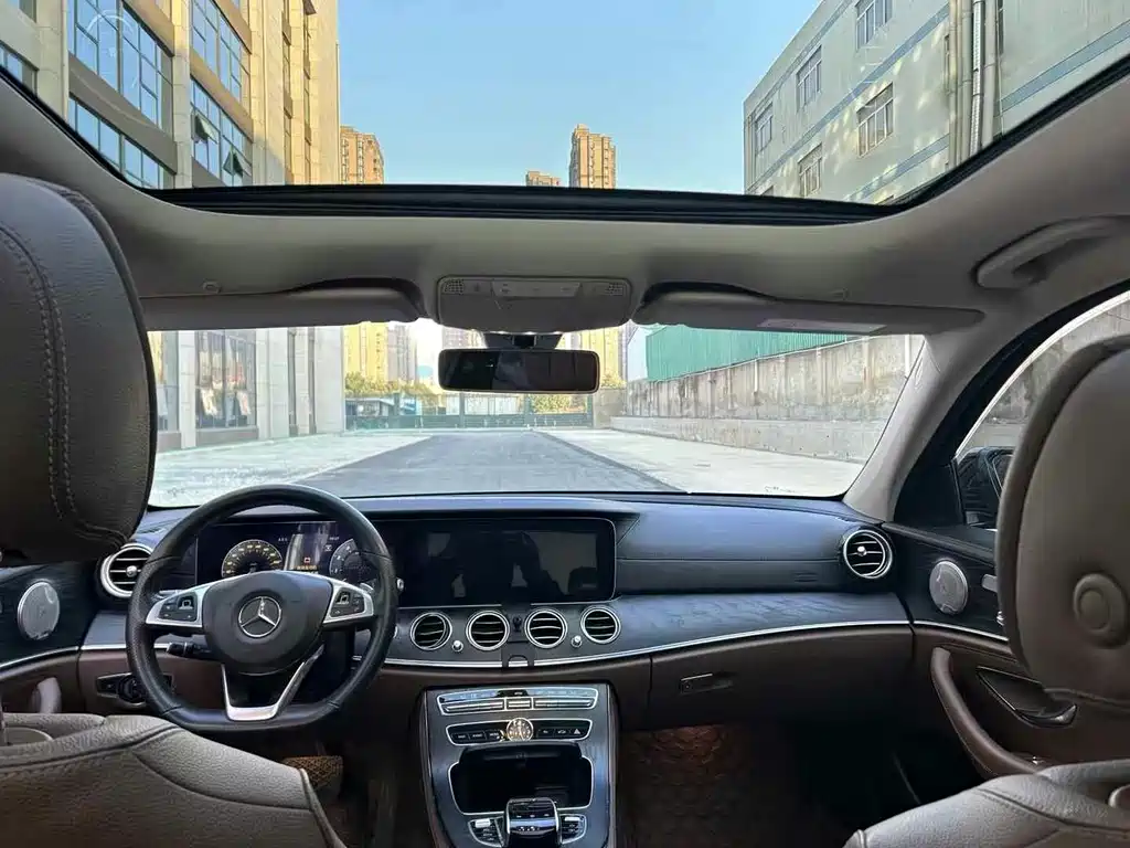 Mercedes-Benz E-Class — миниатюра 5