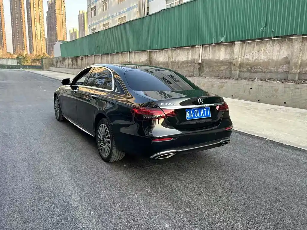 Mercedes-Benz E-Class — миниатюра 7
