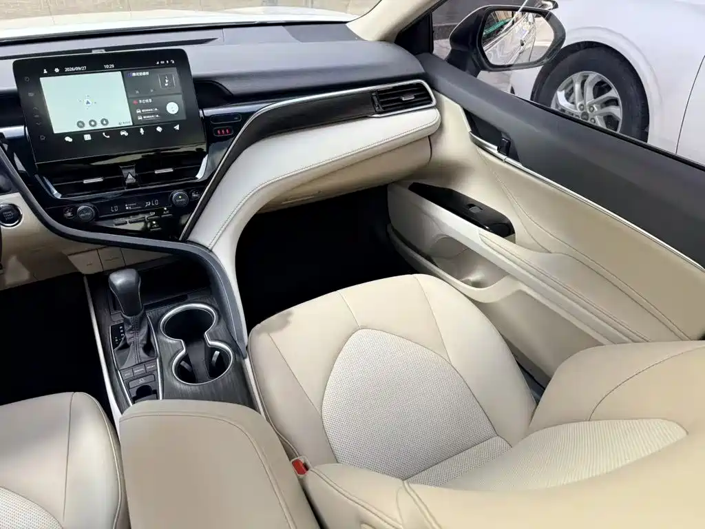 Toyota Camry — миниатюра 5