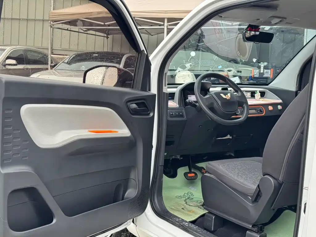Wuling MINIEV — миниатюра 6