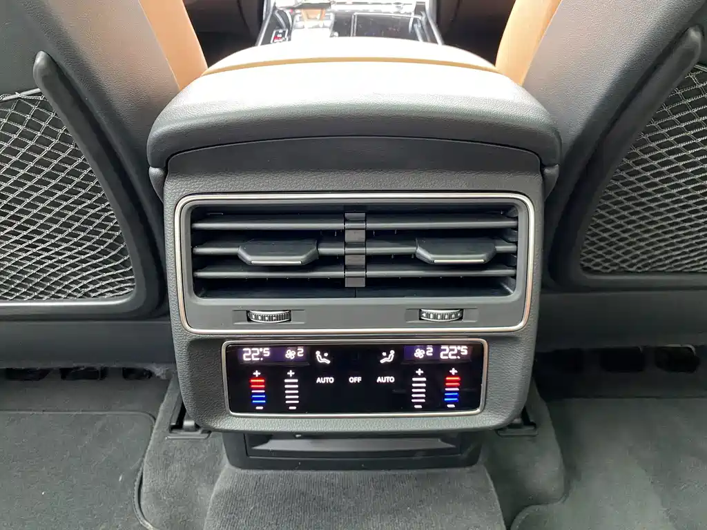 Audi RS Q8 — миниатюра 17
