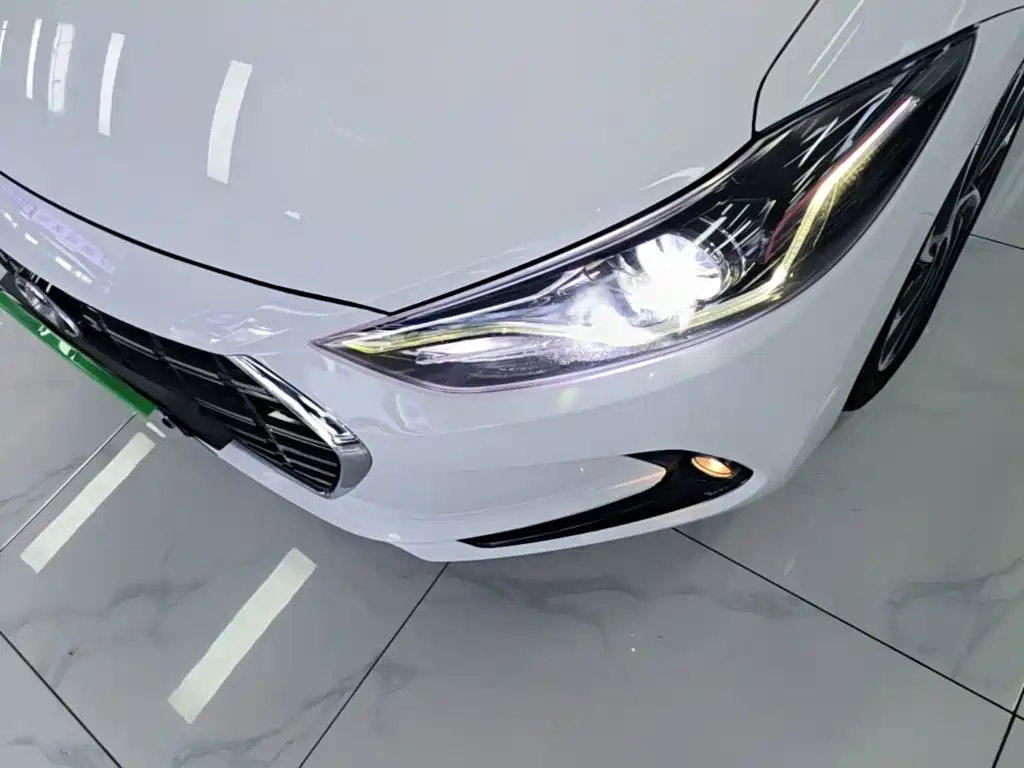 Hyundai Elantra — миниатюра 24