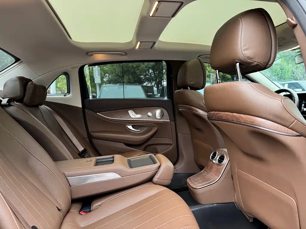 Mercedes-Benz E-Class — миниатюра 14