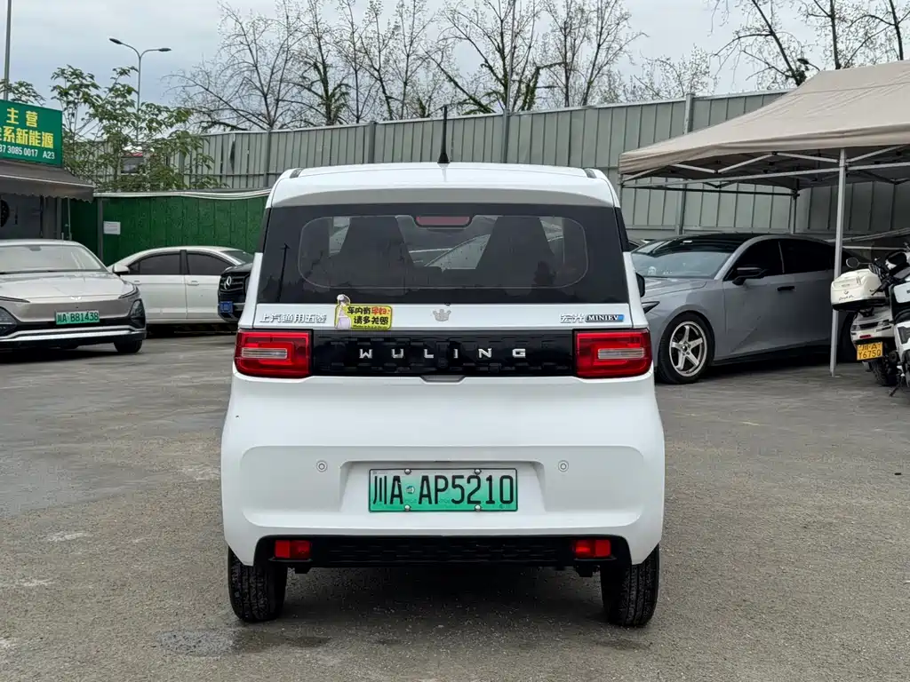 Wuling MINIEV — миниатюра 8