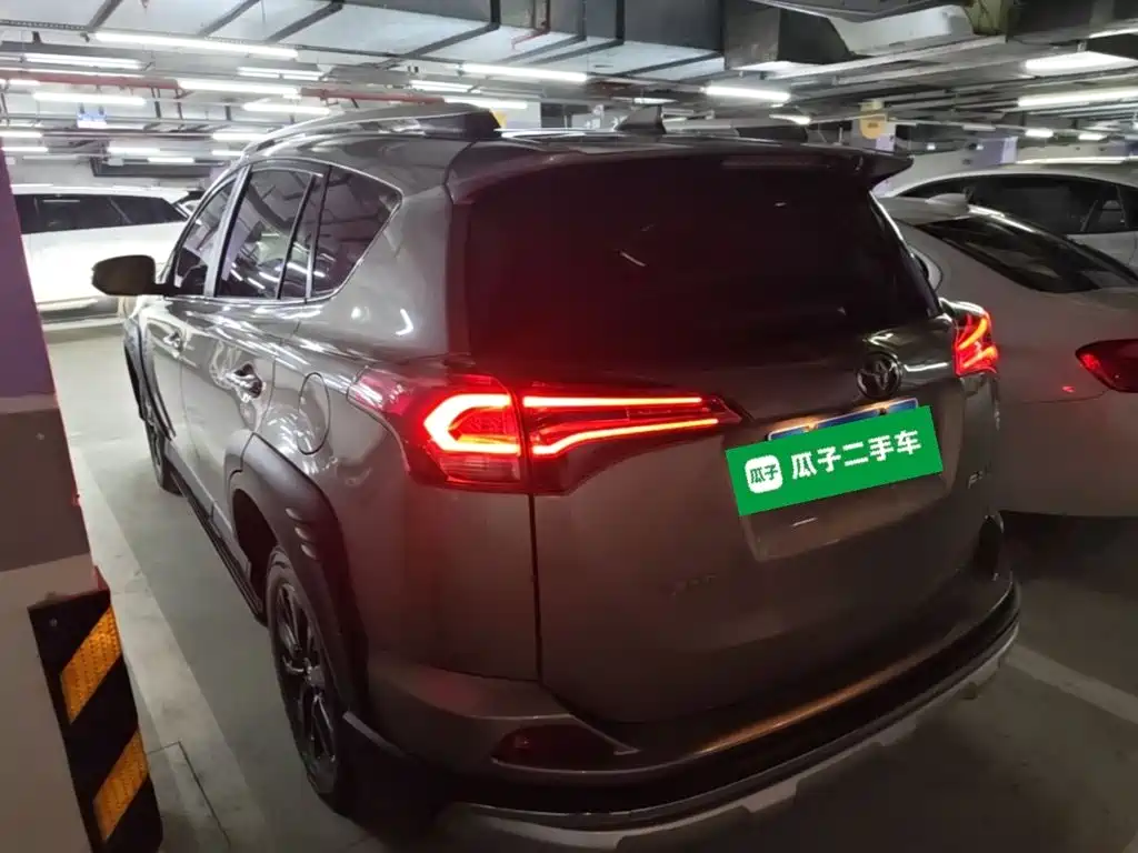 Toyota RAV4 — миниатюра 5