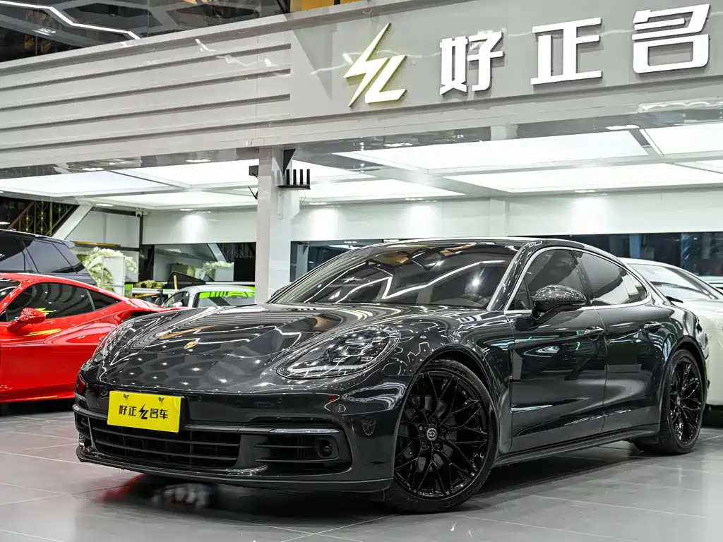 PORSCHE PANAMERA