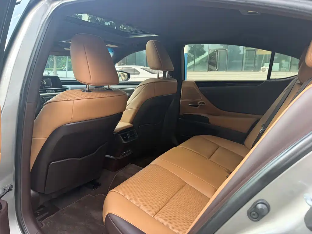 Lexus ES — миниатюра 6