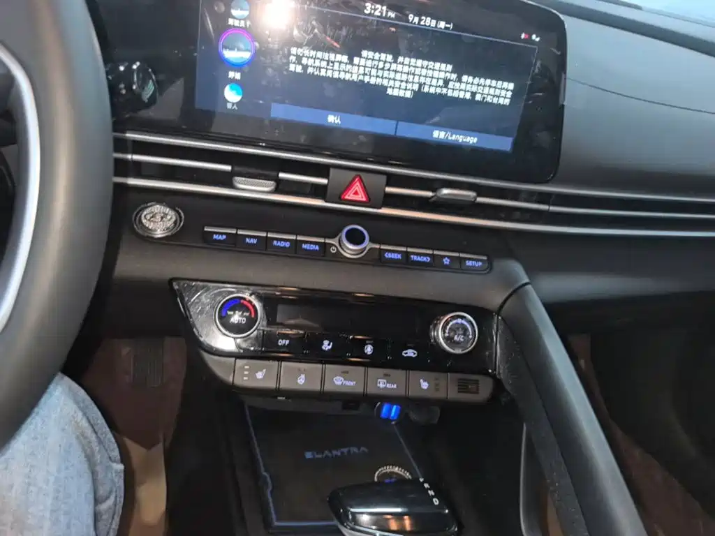 Hyundai Elantra — миниатюра 13
