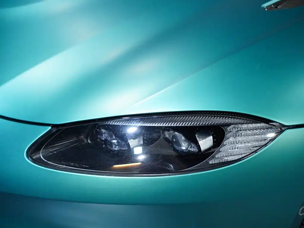 Aston Martin V8 Vantage — миниатюра 4
