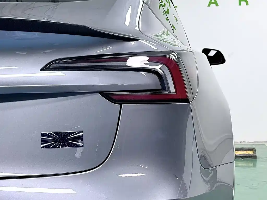 Tesla Model 3 — миниатюра 18