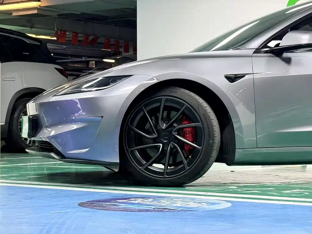 Tesla Model 3 — миниатюра 2