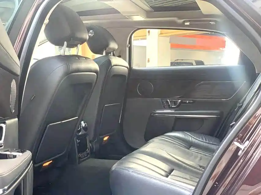 Jaguar XJ — миниатюра 9