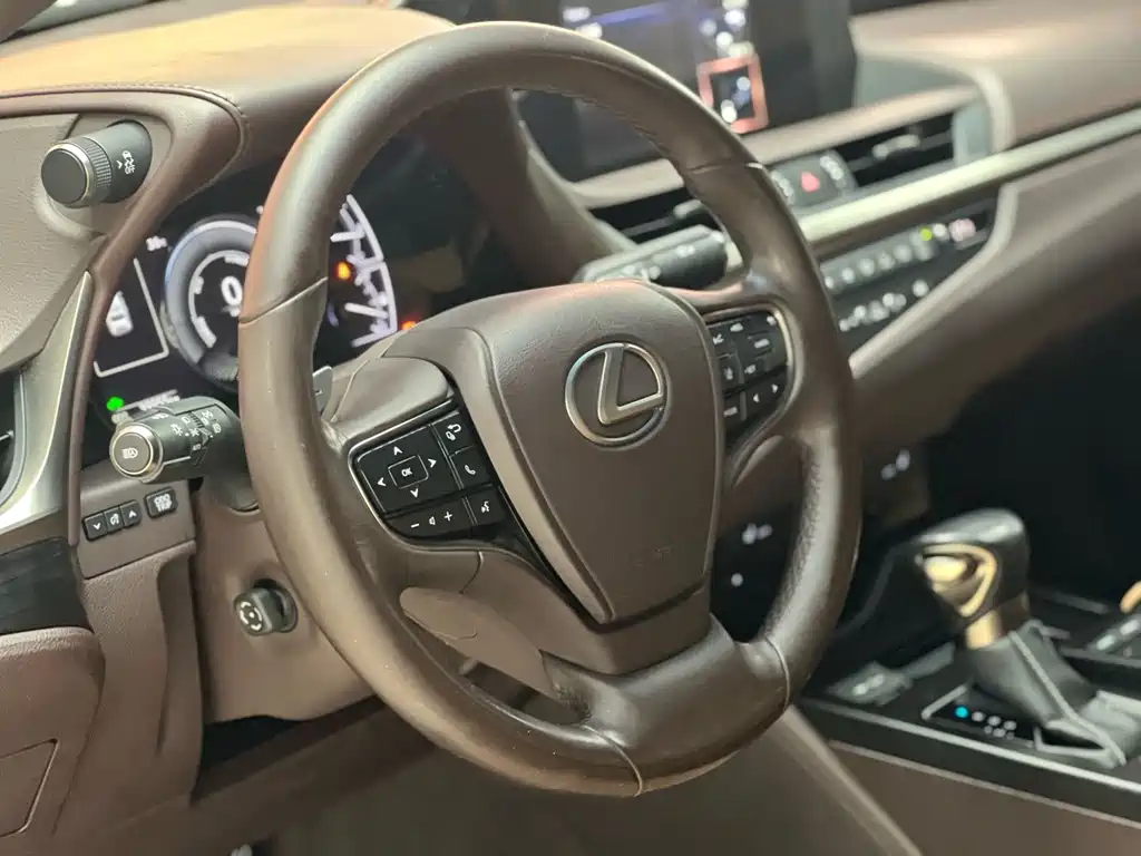 Lexus ES — миниатюра 7