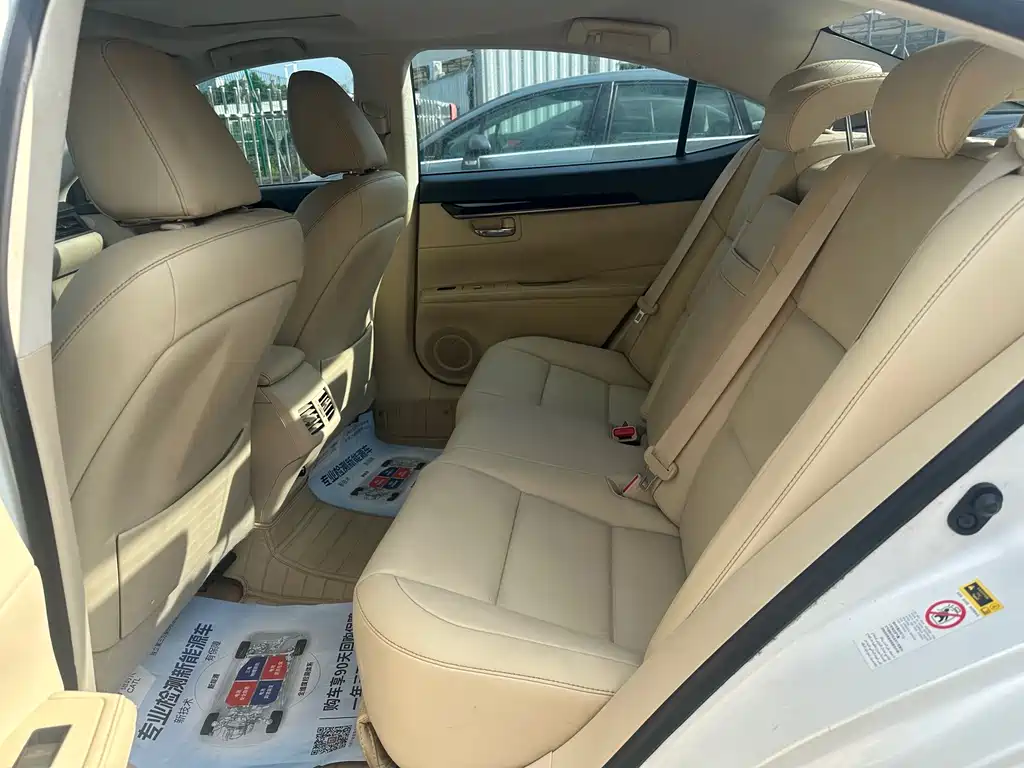 Lexus ES — миниатюра 9