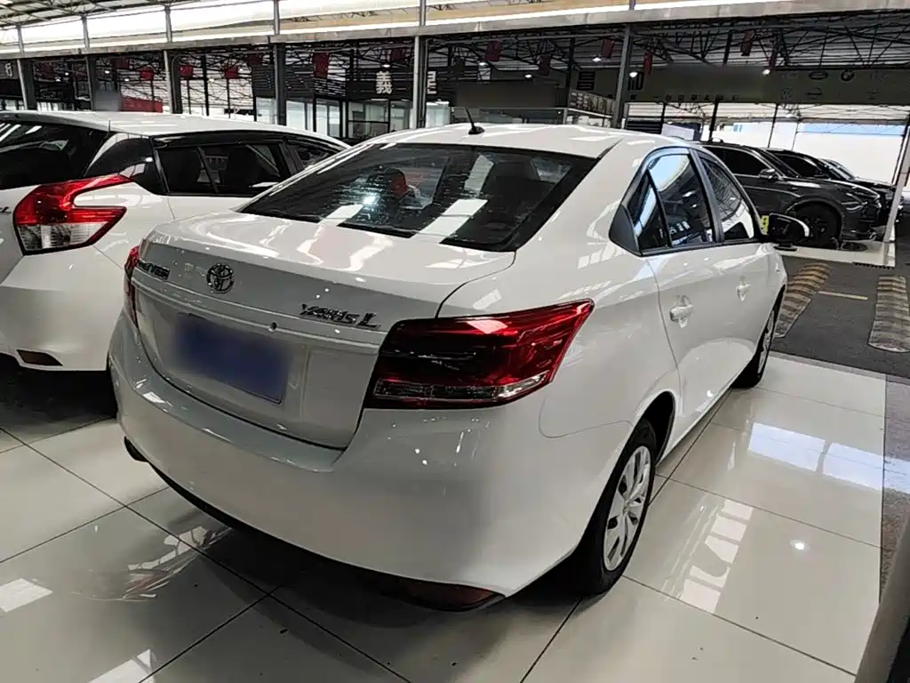 Toyota Yaris L — миниатюра 7