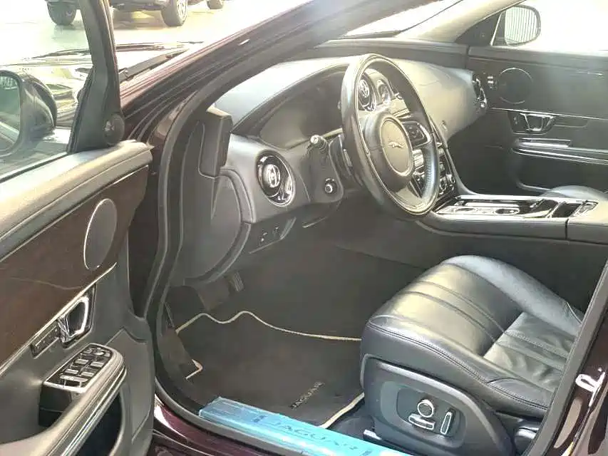 Jaguar XJ — миниатюра 3