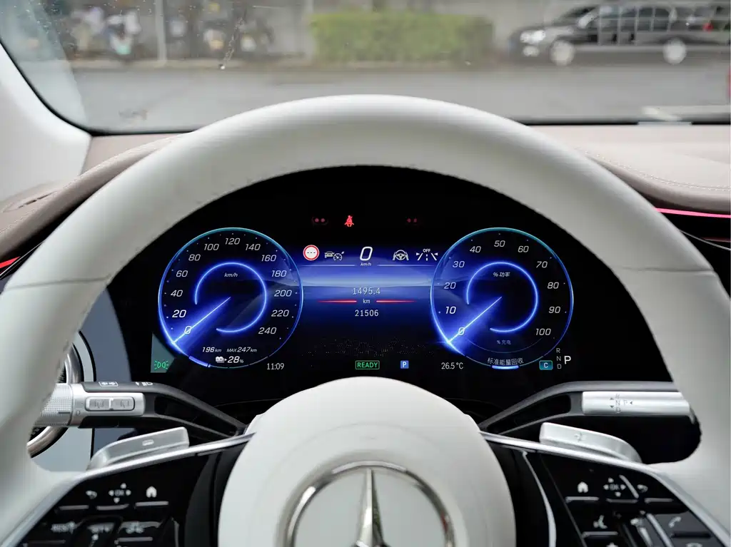 Mercedes-Benz EQS SUV — миниатюра 9